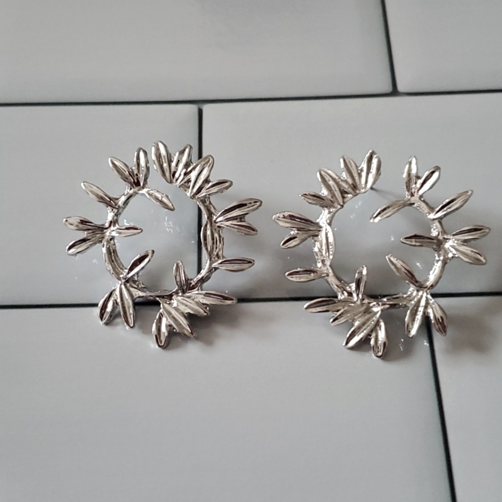 Floral post earrings